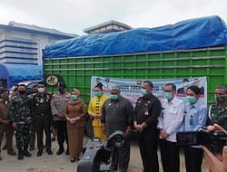 Pandemi  Covid  Belum Usai,Gubernur Sultra Beri Bantuan Ke Pelaku Usaha Di 17 Kabupaten/Kota