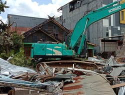 Eksekusi Lahan Ricuh, Satu Unit Alat Berat Di Rusak Massa