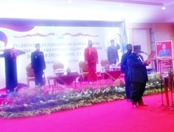 Gubernur Ali Mazi Lantik Nur Endang Abbas Jadi Sekda Definitife