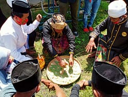 Hina Suku Tolaki, DPP LAT Lakukan Ritual “Mosehe Wonua” Ke Pelaku Penghinaan Suku Tolaki