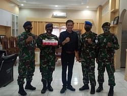 Abdurrahman Saleh Terima Kejutan Kue Ultah Diruang Kerjanya