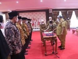 Gubernur  Ali Mazi Lantik Dewan Pendidikan Sultra  Masa Bakti 2020-2025