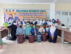 Bangun Ekonomi Wartawan, IKWI Riau Di Bekali Pelatihan Membuat Sabun Dan Usaha Pangan