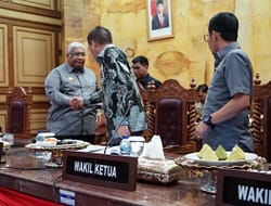 Gubernur Sultra Sampaikan Nota Keuangan Dan Ranperda APBDP  2022, Ada Yang Naik Lima Milyar