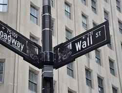 Kepanikan bank mereda di Wall Street. Selanjutnya: Kepanikan Fed