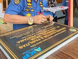 Kepala KUUP Molawe Resmikan Kantor Pelabuhan Khusus Untuk Umum Milik PT AKP Di Desa Lameruru