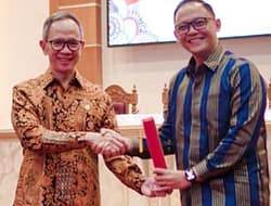 Dewan OJK RI Hadiri Pengukuhan Kepala OJK Sultra Bismi Maulana Nugraha