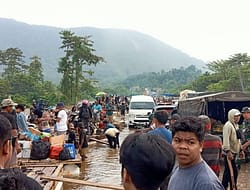 Sempat Terjadi Insiden, Polres Konut Lakukan Monitoring Arus Mudik Di Titik Banjir Oheo Panjang Antrian Hingga 300 Meter