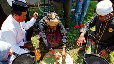 Hina Suku Tolaki, DPP LAT Lakukan Ritual “Mosehe Wonua” Ke Pelaku Penghinaan Suku Tolaki