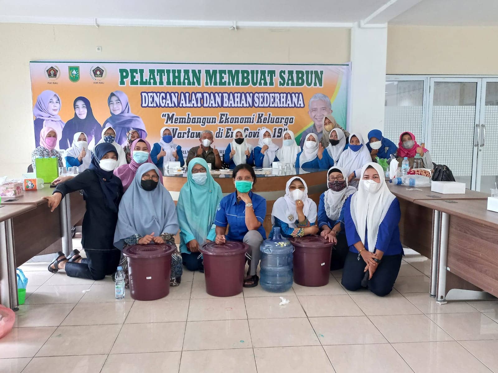 Bangun Ekonomi Wartawan, IKWI Riau Di Bekali Pelatihan Membuat Sabun Dan Usaha Pangan